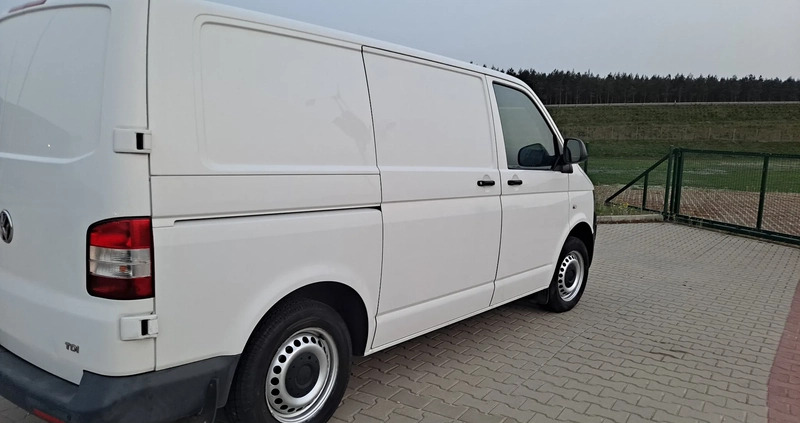 Volkswagen Transporter cena 52800 przebieg: 368000, rok produkcji 2015 z Leszno małe 379